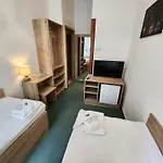 Pensión City 3*
